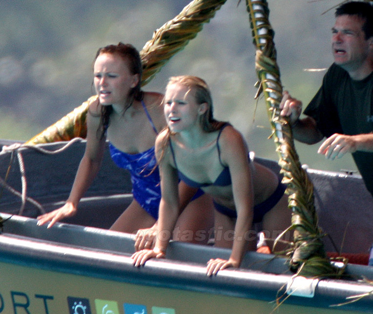 Couples Retreat (2009) - on set shot with Kristen Bell, Malin Akerman and Jason Bateman